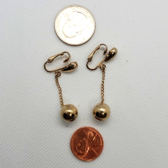 Vintage Sarah Coventry Clip-on Earrings - Picture 3 of 3